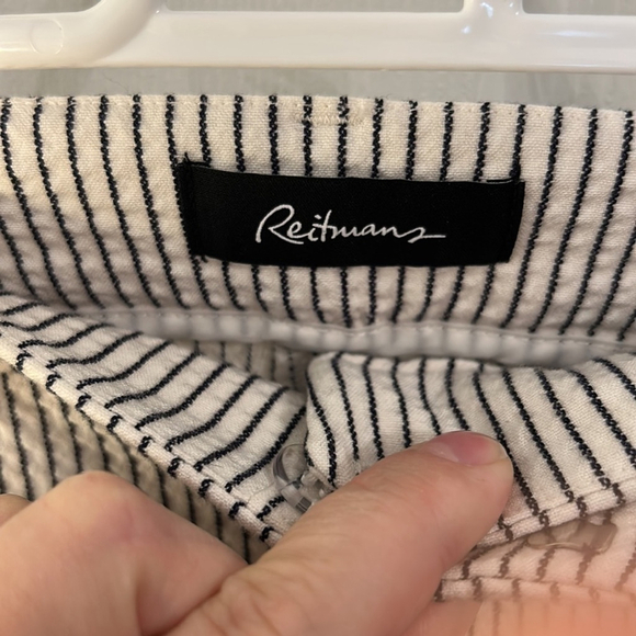 Reitmans White Striped Capri Pants Size 16 - Picture 5 of 8